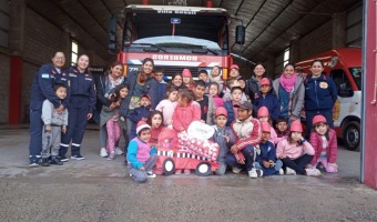 LA CASA DE LAS INFANCIAS CELEBR EL DA DEL BOMBERO EN EL CUARTEL